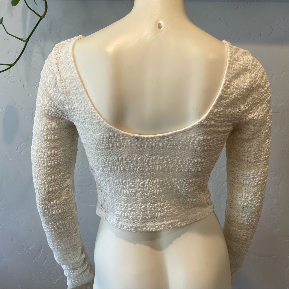 Women’s stretch lace scoop back crop top size medium